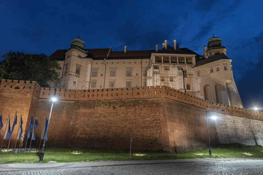 Polonia - Cracovia 078 - colina de Wawel - castillo de Wawel.jpg